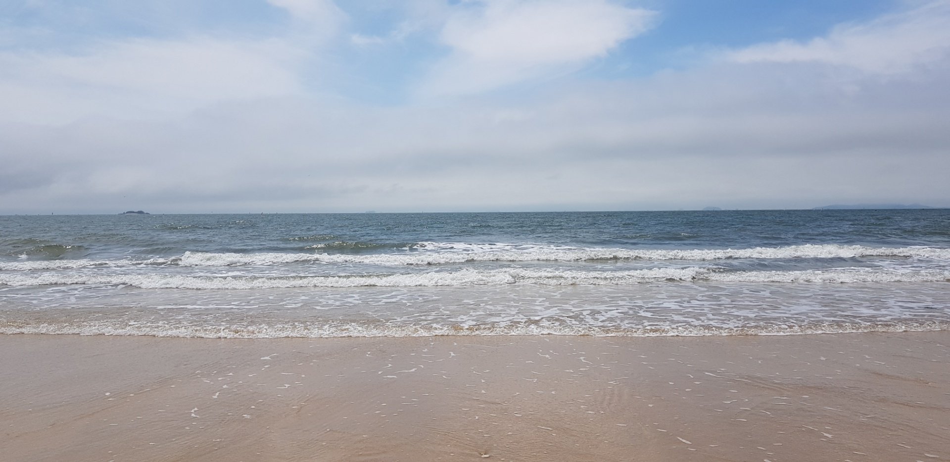Bãi biển Daecheon (대천해수욕장) ở thành phố Boryeong, tỉnh Chungcheongnam (충청남도 보령시)