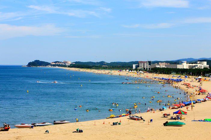 Bãi biển Naksan (낙산해수욕장) ở quận Yangyang, tỉnh Gangwon (강원도 양양군)