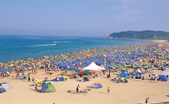 Bãi biển Sokcho (속초해변) ở thành phố Sokcho, tỉnh Gangwon (강원도 속초시)