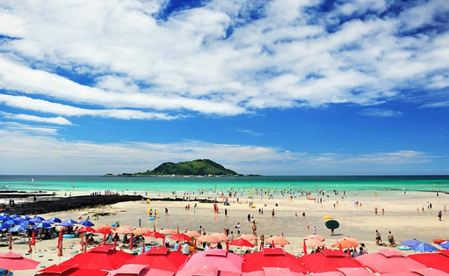 Bãi biển Hyeopjae (협재해변) ở thành phố Jeju, tỉnh Jeju (제주특별자치도 제주시)