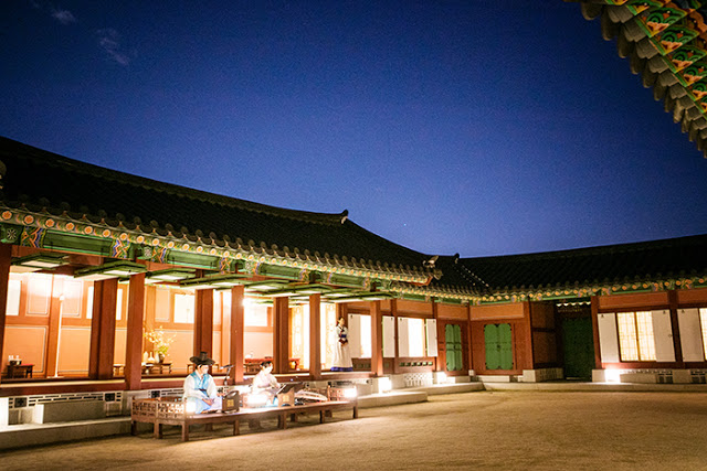 Tận hưởng đêm mùa thu tại Gyeongbokgung (경복궁)