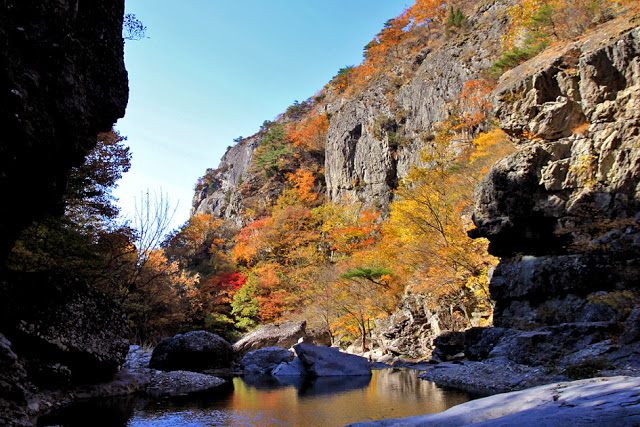 Thung lũng Jeongol (절골계곡), Cầu Daemundari (대문 다리) núi Juwangsan (왕산국립공원 – 경상북도)