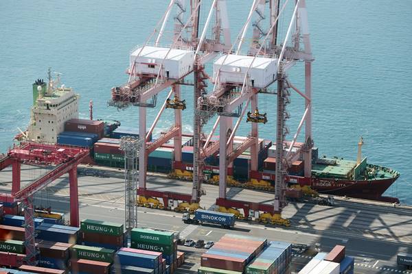 Cán cân thương mại tháng 8 của Hàn Quốc tiếp tục thặng dư 870 triệu USD