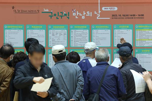 Hàn Quốc – Lao động có việc làm tháng 10 tăng 346.000 người