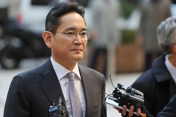 Viện Kiểm sát Hàn Quốc đề nghị mức án 5 năm tù giam với Chủ tịch Samsung