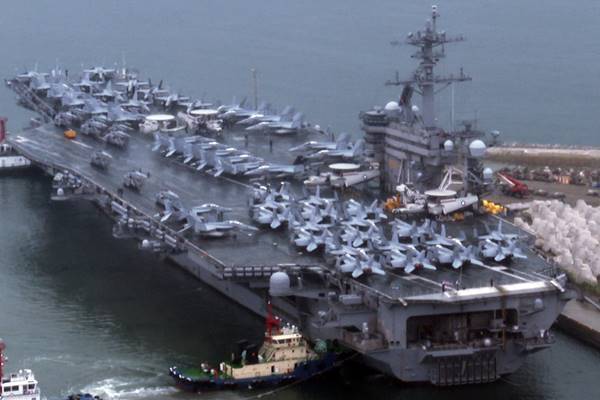 Tàu sân bay hạt nhân Theodore Roosevelt của Mỹ cập cảng Busan, Hàn Quốc